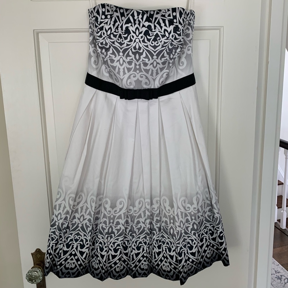 Pretty WHBM cotton strapless fit & flare classic.